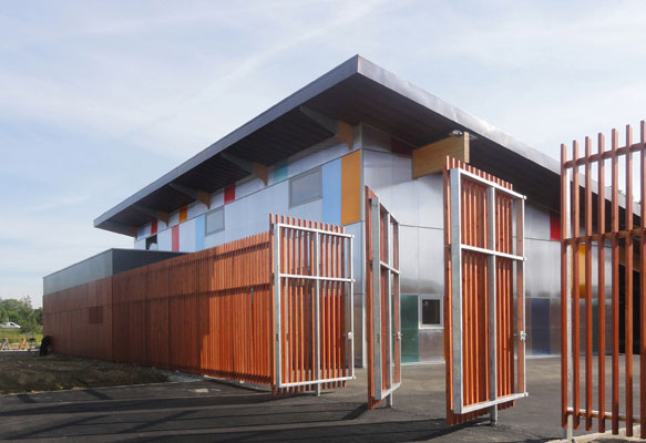 Salle multifonction à Mercin-et-Vaux - Façade principale et entrée - Goudenege architectes